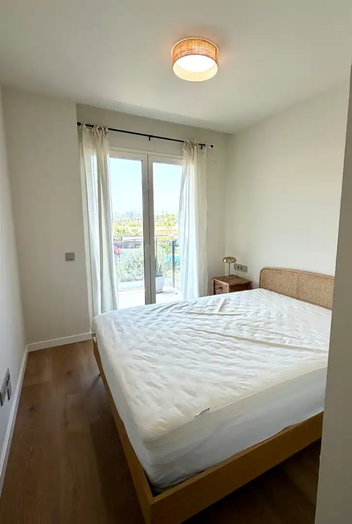 Dormitori de Apartament de lloguer en Sitges amb Aire condicionat, Calefacció i Jardí privat
