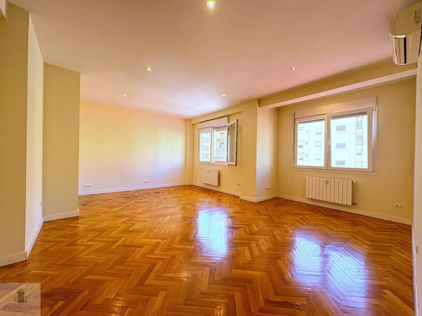 Living room of Flat for rent in Badajoz  with Air Conditioner and Heating