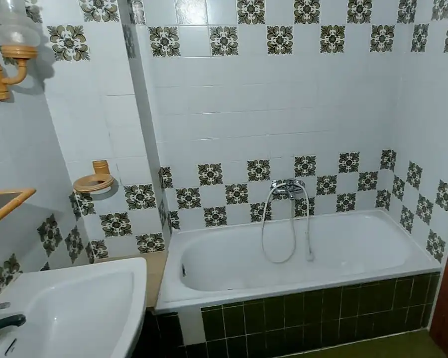 Baño de Piso en venta en Valencia con Horno y Balcón