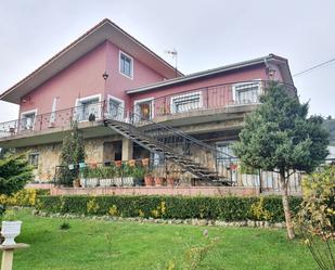 Vista exterior de Casa o xalet en venda en Sariego amb Terrassa