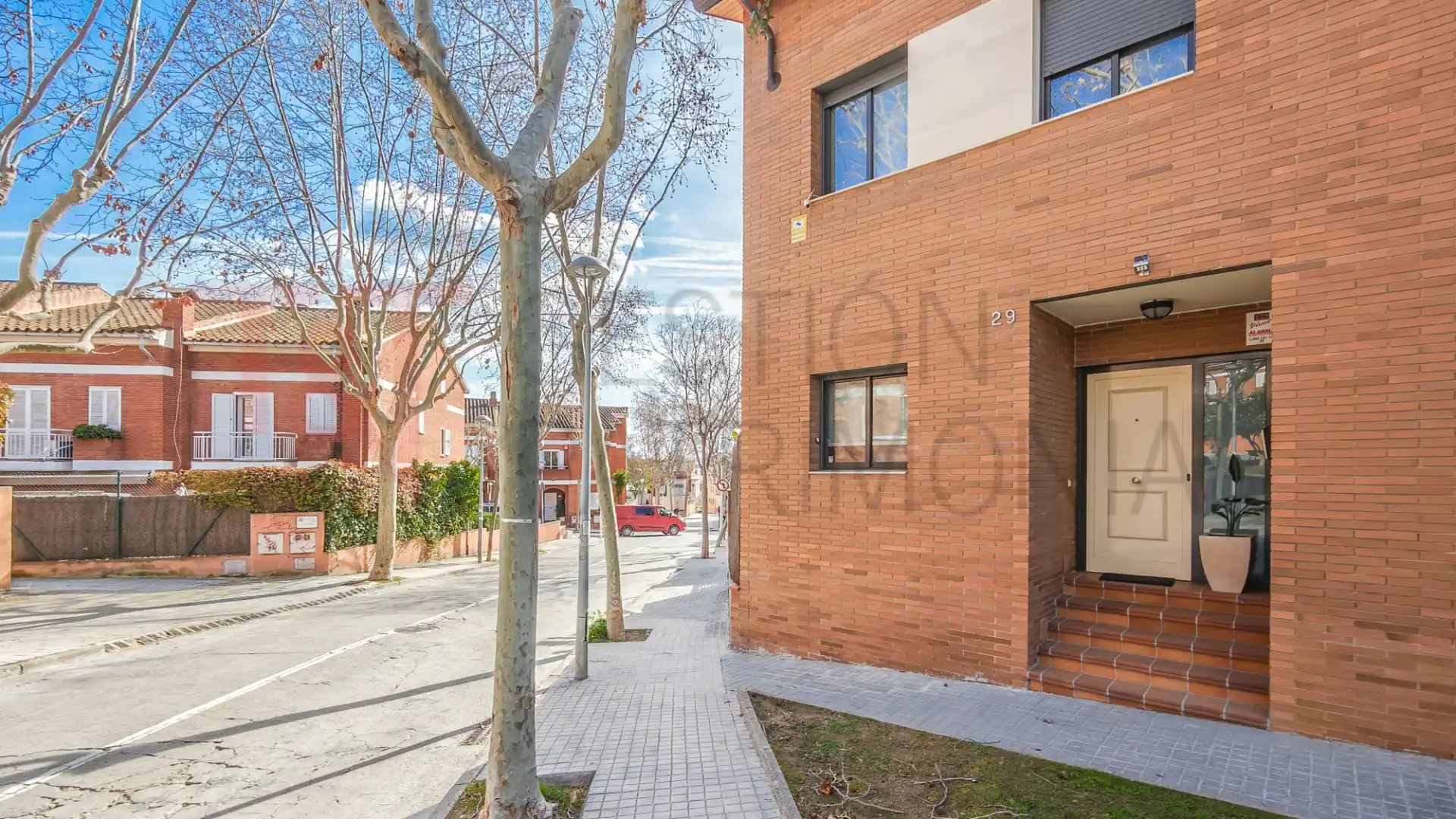 Außenansicht von Einfamilien-Reihenhaus zum Verkauf in El Masnou mit Klimaanlage, Heizung und Terrasse