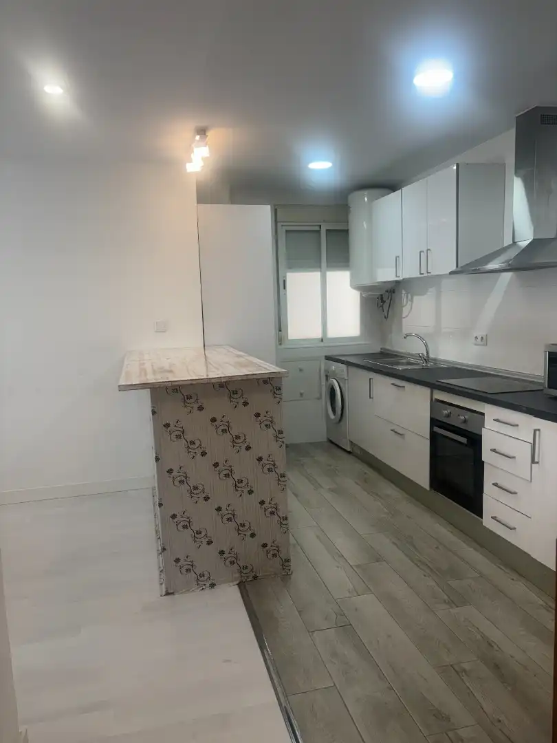 Kitchen of Flat for rent in Madrid  with Air Conditioner, Heating and Parquet flooring