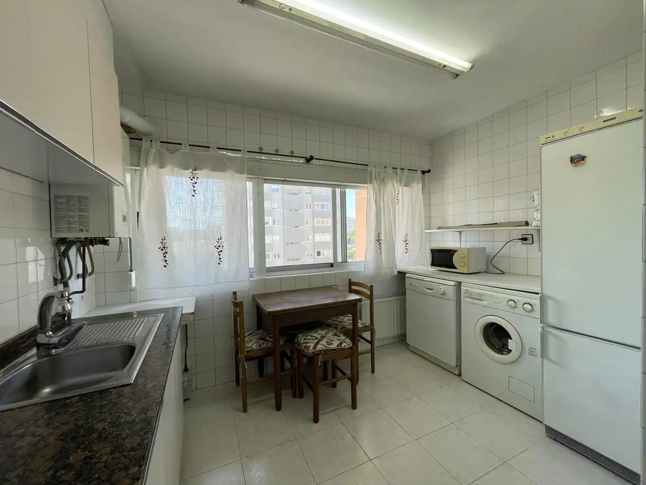 Cocina de Piso en venta en A Coruña Capital  con Calefacción y Trastero