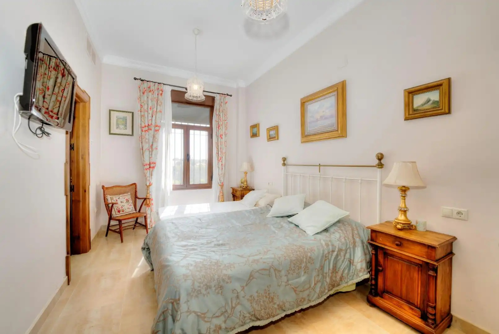 Schlafzimmer von Country house zum Verkauf in Ayamonte mit Klimaanlage, Heizung und Privatgarten
