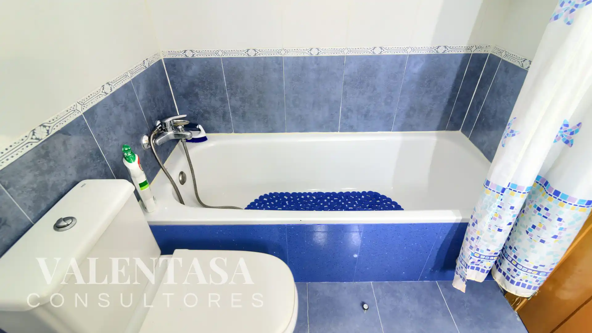 Bathroom of Flat for sale in Valencia  with Furnished and Community pool