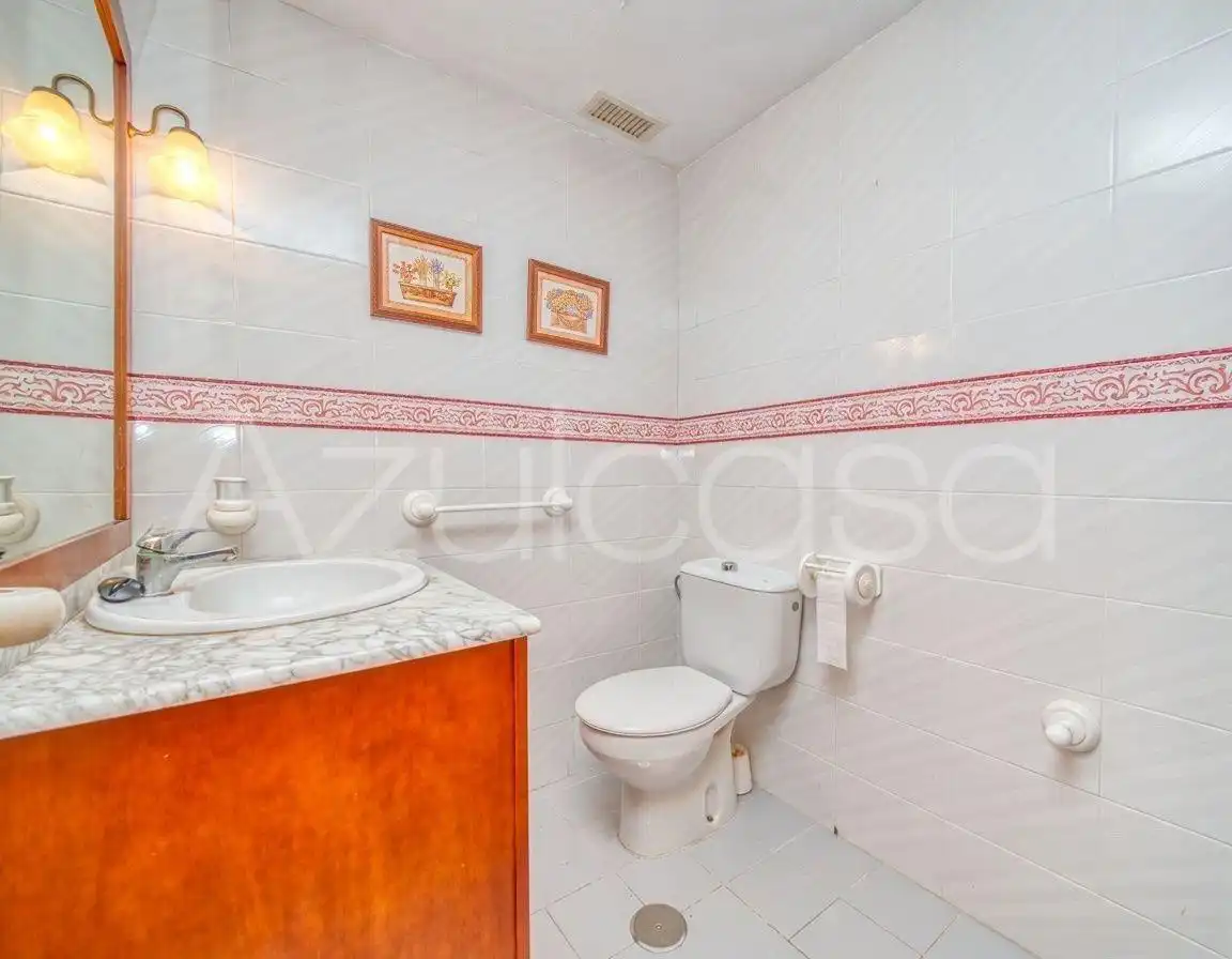 Badezimmer von Maisonette zum Verkauf in El Campello mit Klimaanlage, Abstellraum und Gemeinschaftspool