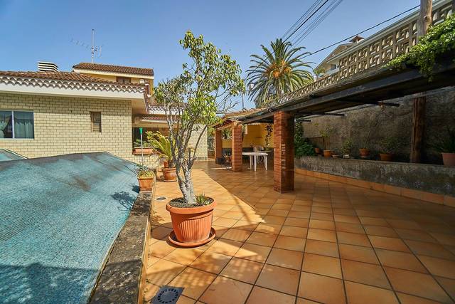 Casa-chalet en Venta en Monte Lentiscal - Las Meleguinas