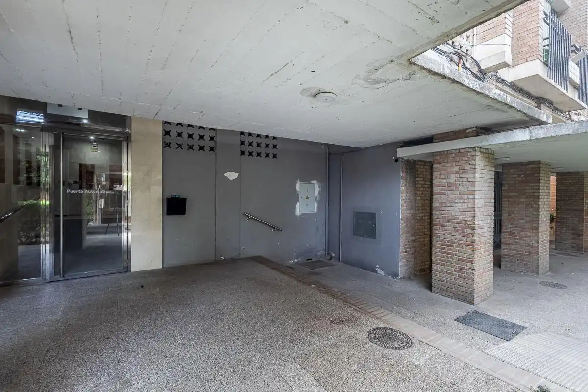 Flat for sale in Granada  with Air Conditioner and Terrace
