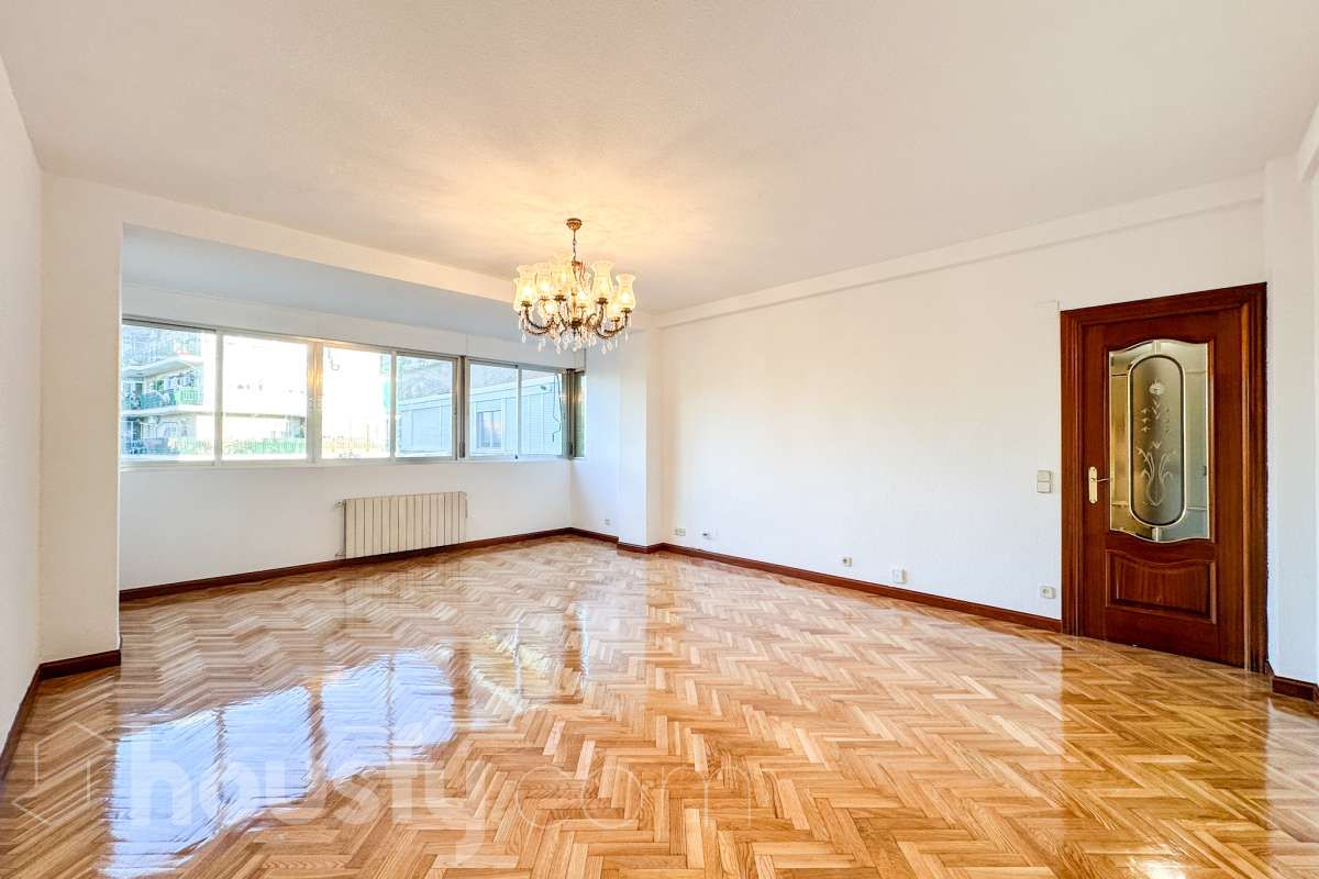 Exterior view of Flat for sale in  Madrid Capital  with Parquet flooring and Storage room