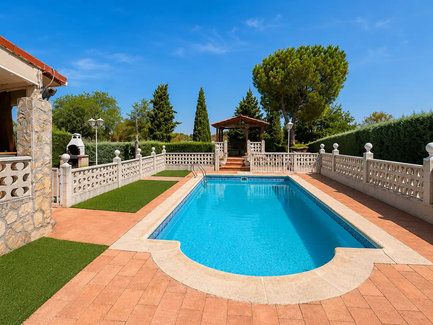 Piscina de Casa o chalet en venta en Nuevo Baztán con Aire acondicionado, Calefacción y Jardín privado