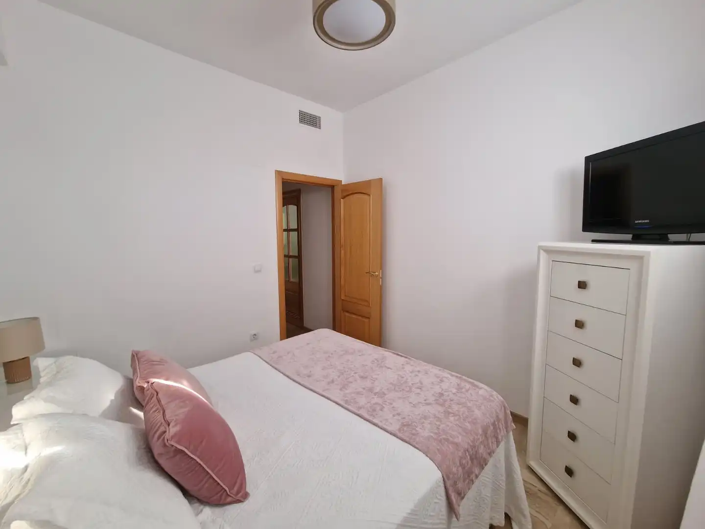 Bedroom of Flat for sale in Fernán-Núñez  with Air Conditioner, Storage room and Furnished
