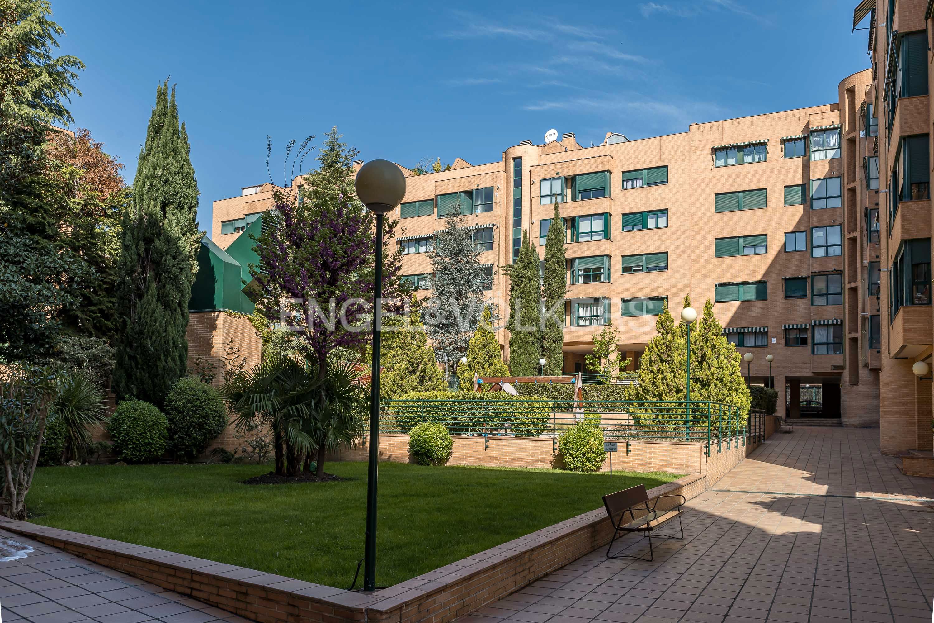 Vista exterior de Apartament en venda en  Madrid Capital amb Aire condicionat, Calefacció i Parquet