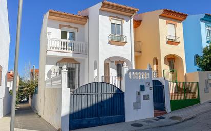 Vista exterior de Casa adosada en venda en Otura amb Aire condicionat, Jardí privat i Rentadora