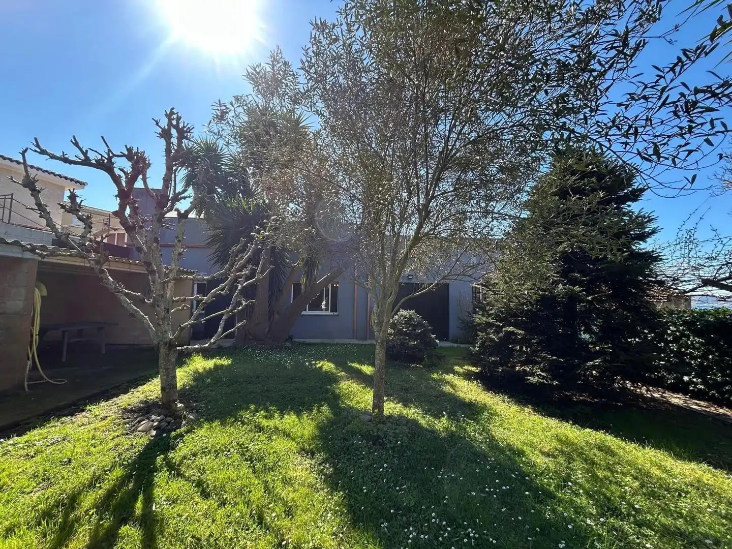 Vista exterior de Casa o xalet en venda en Boiro amb Calefacció, Terrassa i Traster