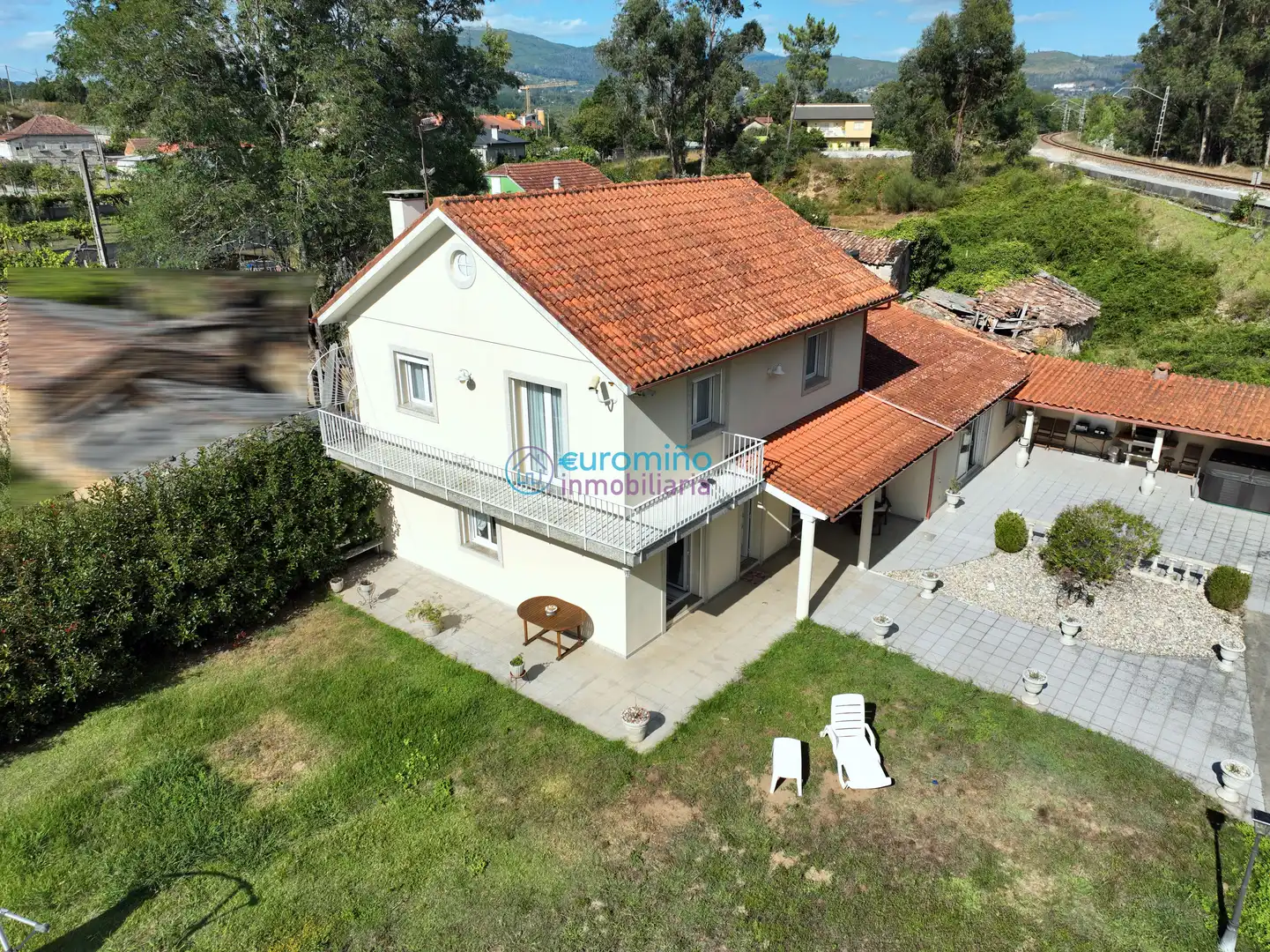 Vista exterior de Casa o xalet en venda en Salvaterra de Miño amb Parquet, Terrassa i Traster