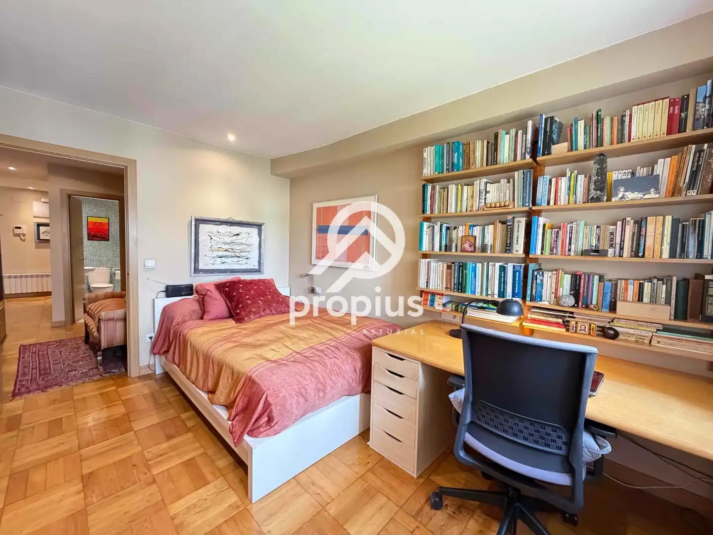 Bedroom of Flat for sale in Oviedo   with Heating, Parquet flooring and Oven