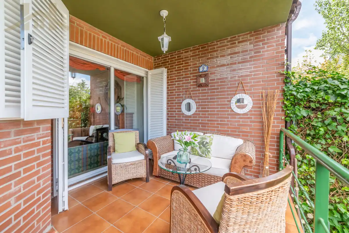 Terrassa de Casa adosada en venda en Torrelodones amb Aire condicionat, Calefacció i Jardí privat