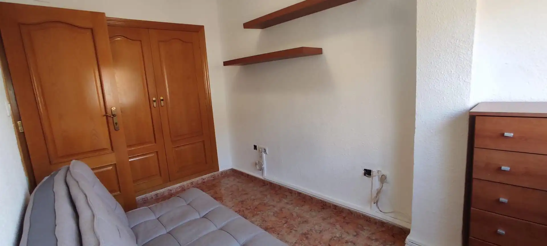 Schlafzimmer von Wohnung zur Miete in Valencia mit Balkon