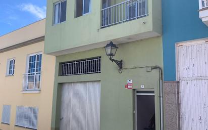 Vista exterior de Casa o xalet en venda en La Guancha amb Terrassa i Balcó