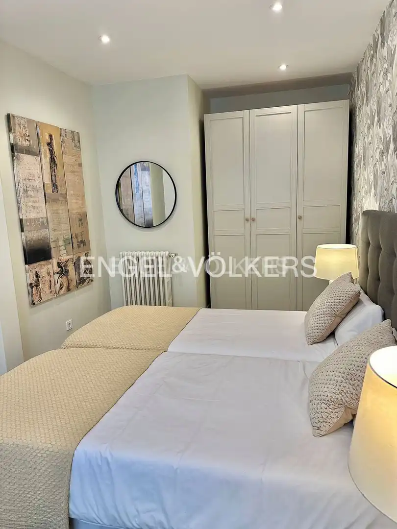 Bedroom of Flat for rent in Madrid  with Air Conditioner, Heating and Furnished