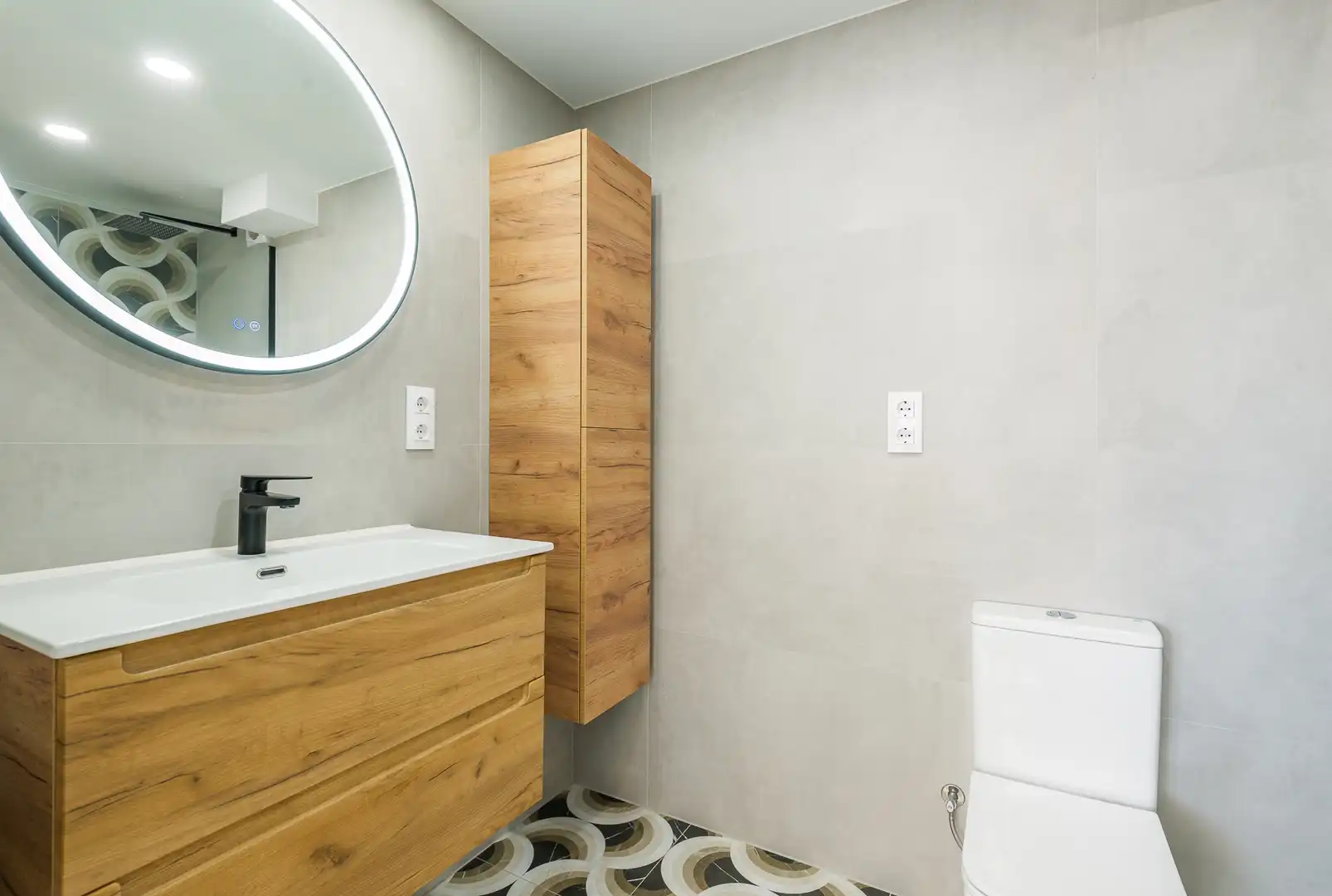 Baño de Piso en venta en Alicante / Alacant con Aire acondicionado, Terraza y Amueblado