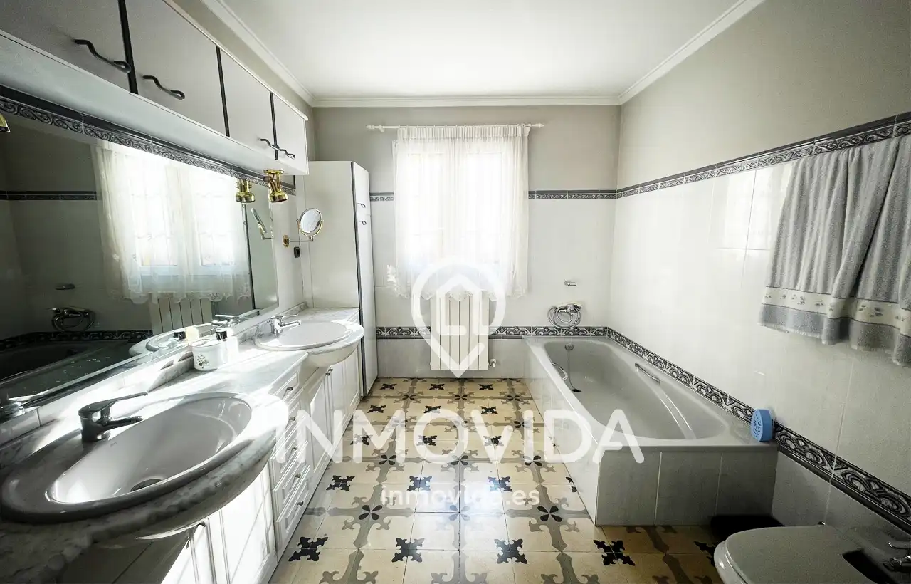 Bathroom of Houses for sale in Xàtiva  with Air Conditioner, Terrace and Furnished
