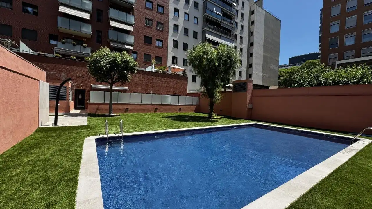 Piscina de Pis en venda en Barcelona amb Aire condicionat, Calefacció i Parquet