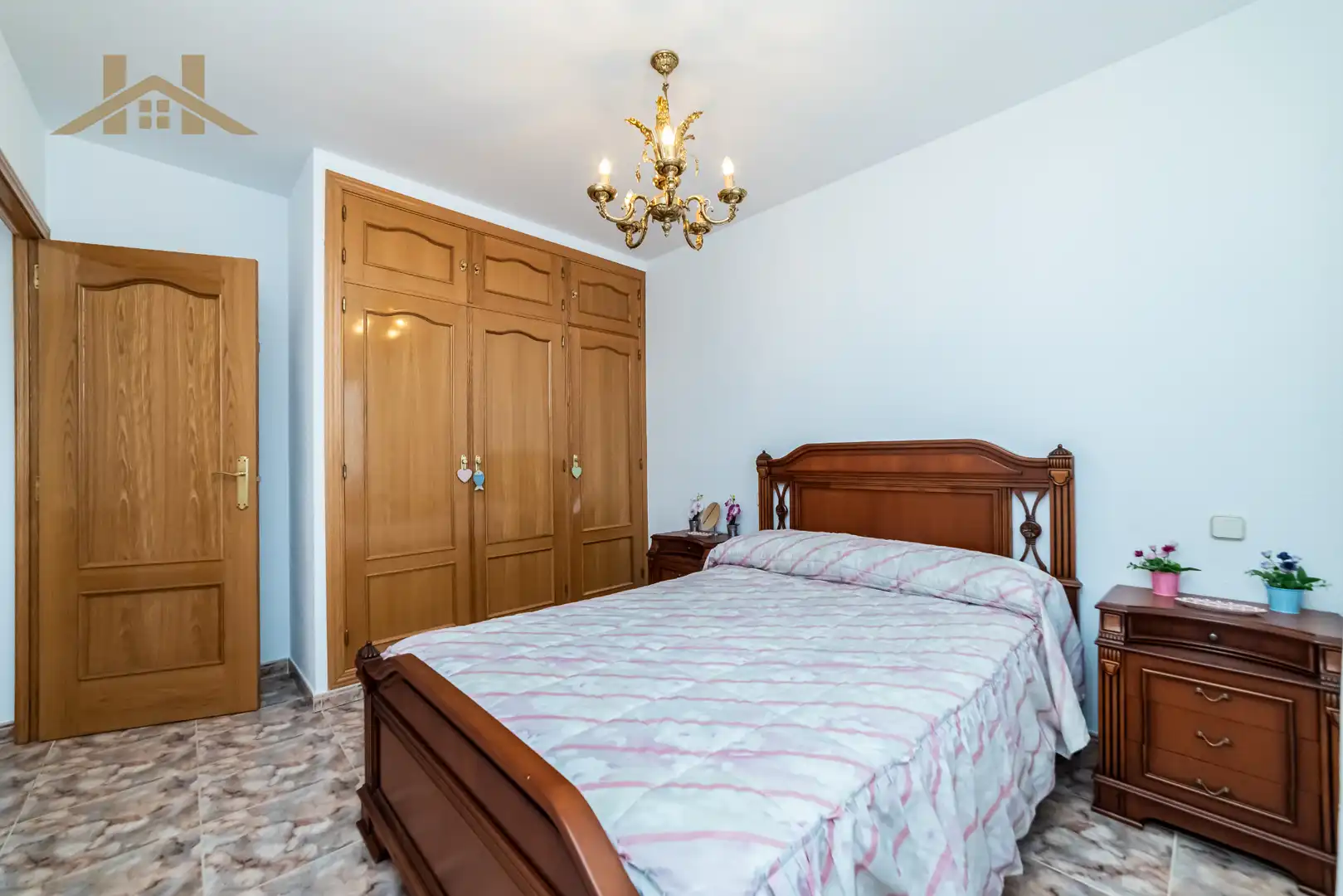 Habitación de Casa adosada en venta en Villa del Prado con Aire acondicionado, Jardín privado y Piscina