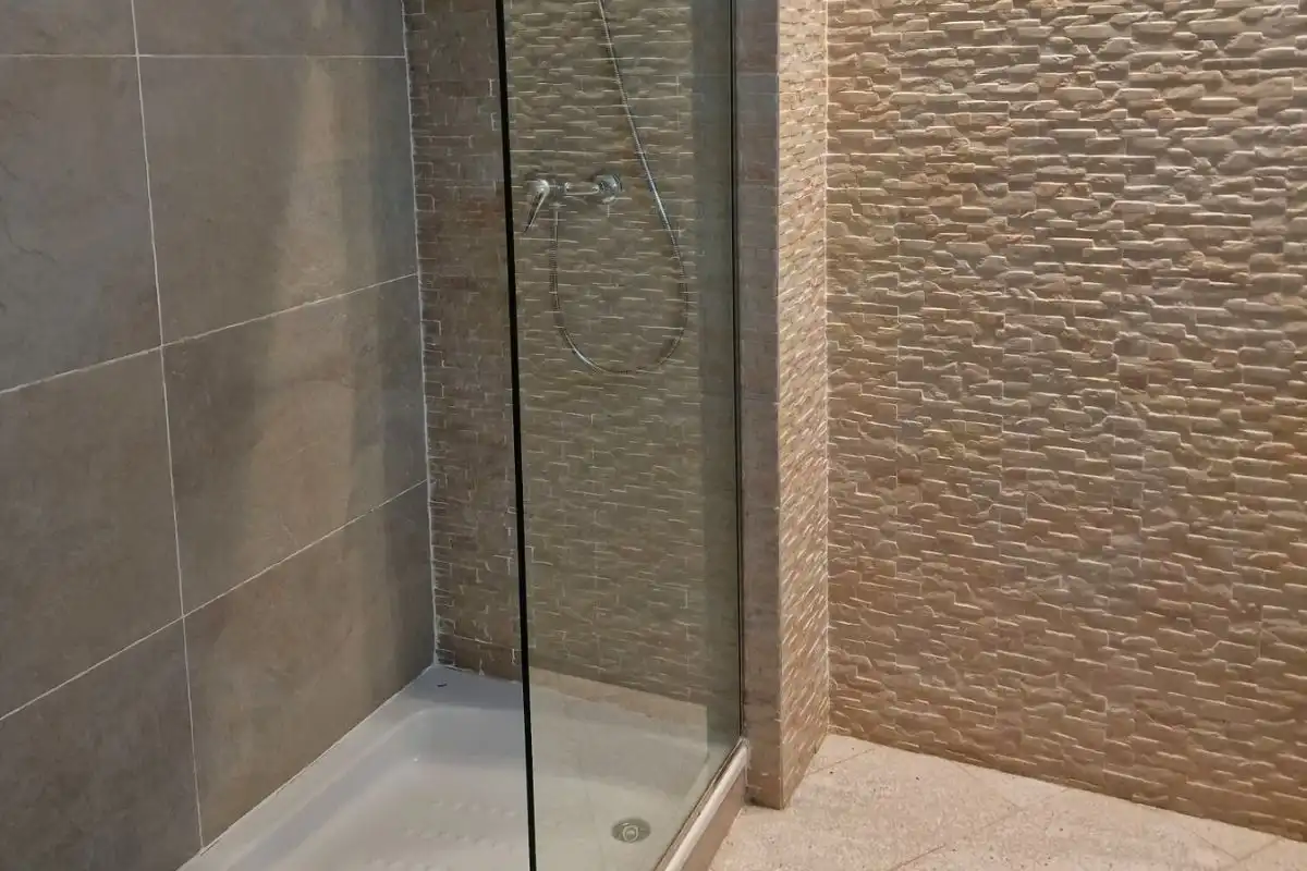 Baño de Apartamento de alquiler en Girona con Aire acondicionado, Calefacción y Terraza