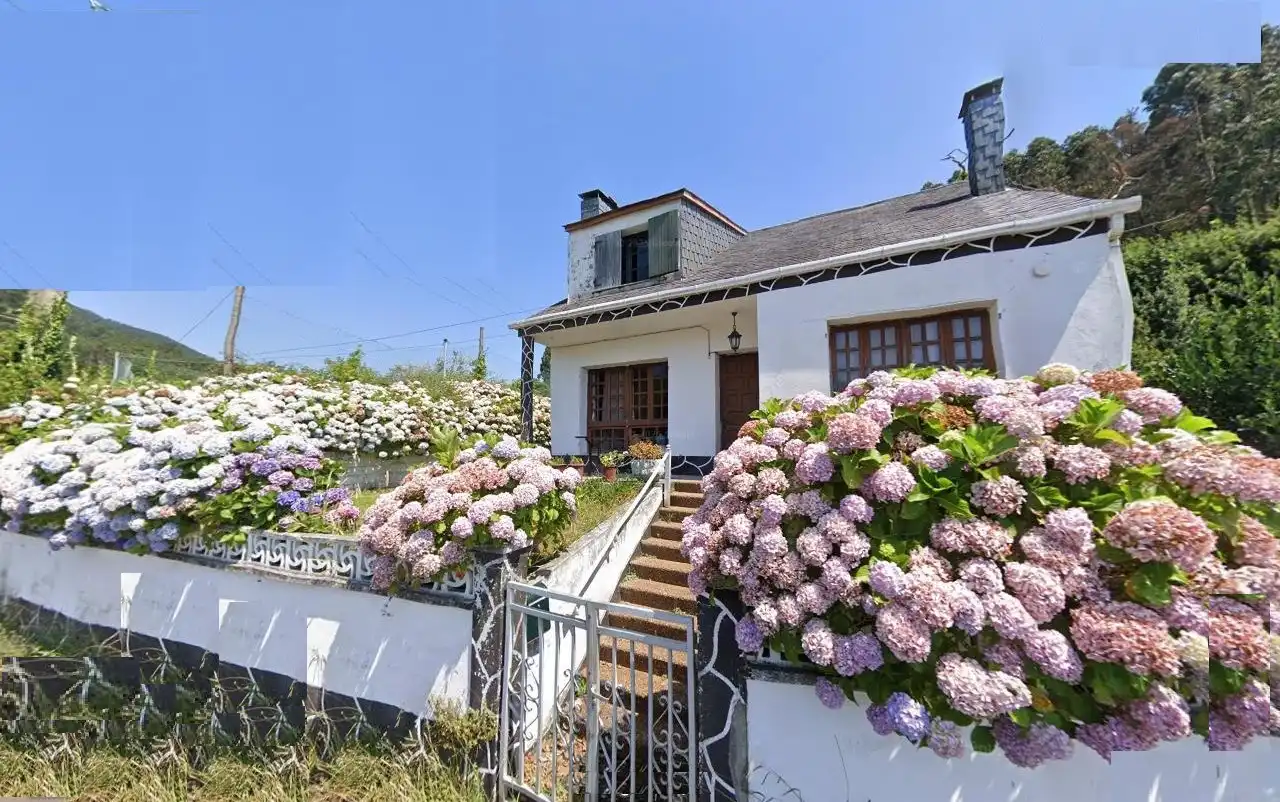 Detached house with garden for sale in Cariño