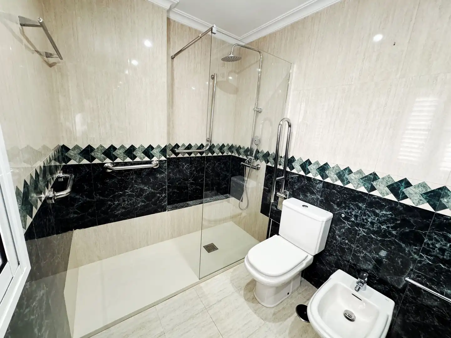 Bathroom of Detached homes for sale in Las Palmas de Gran Canaria  with Air Conditioner, Terrace and Storage room