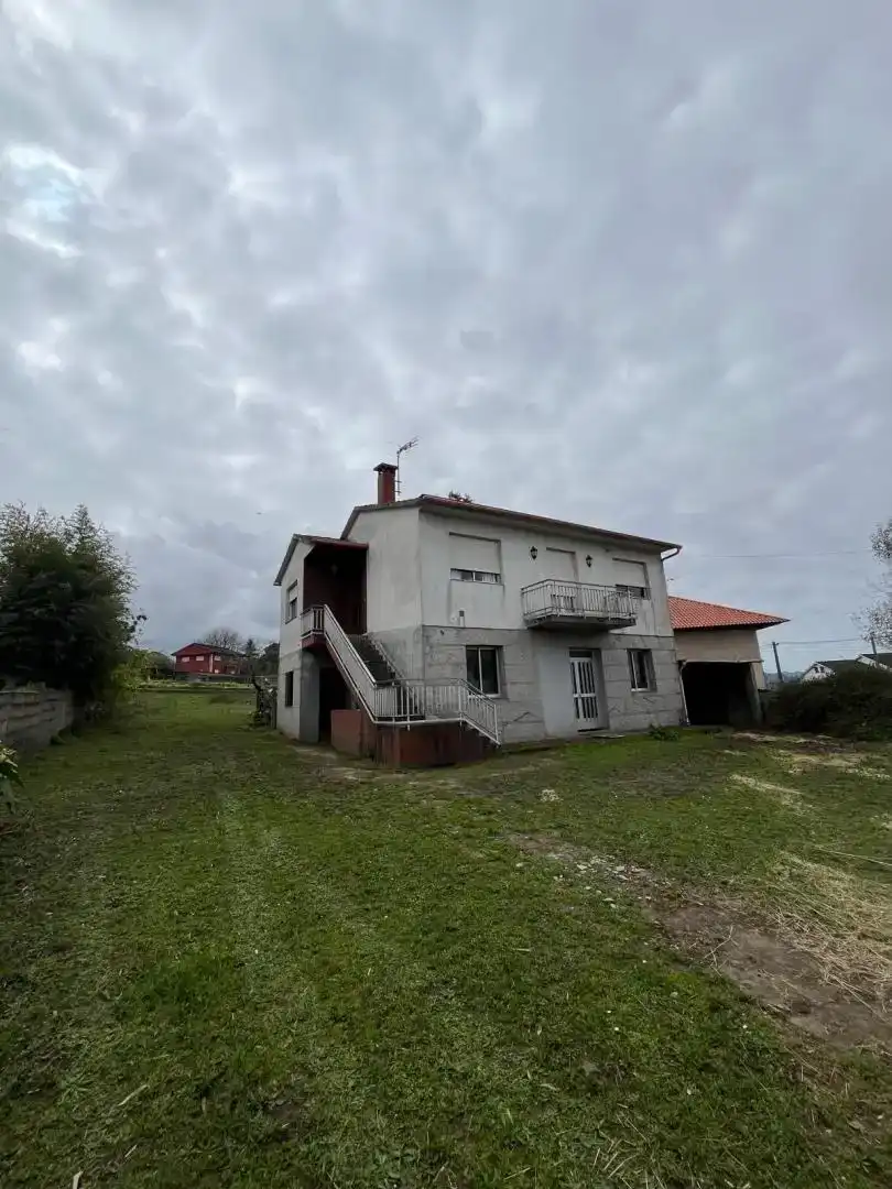 Vista exterior de Casa o xalet en venda en Vigo  amb Jardí privat i Balcó
