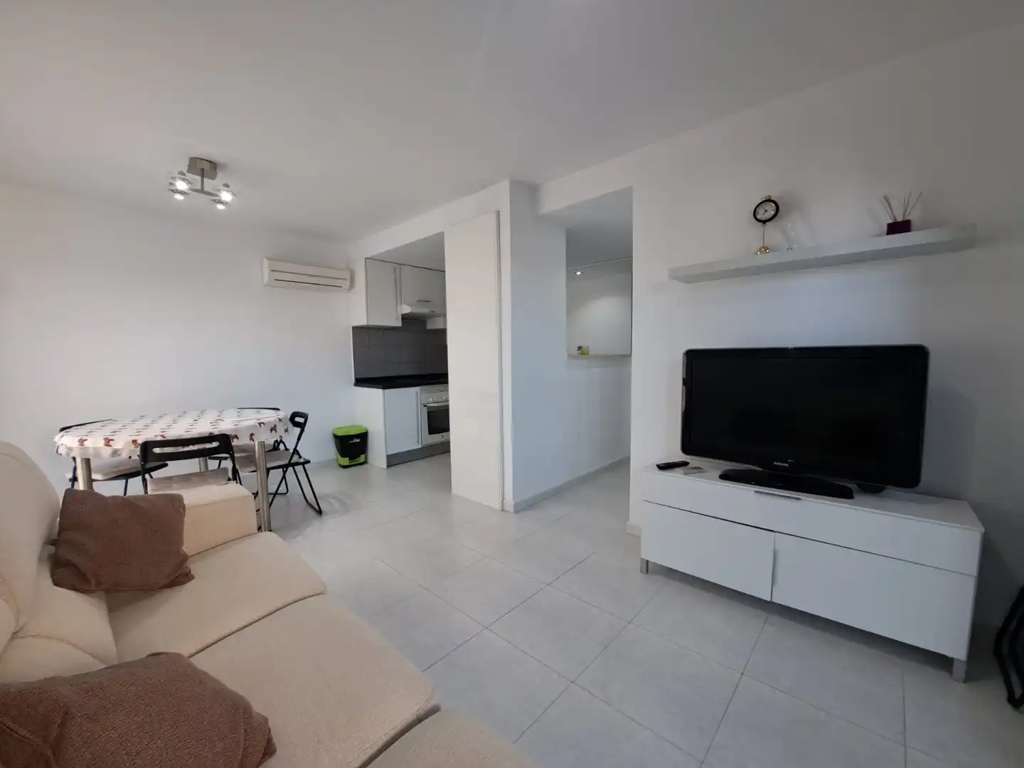 Sala d'estar de Apartament en venda en Moncofa amb Aire condicionat, Terrassa i Moblat