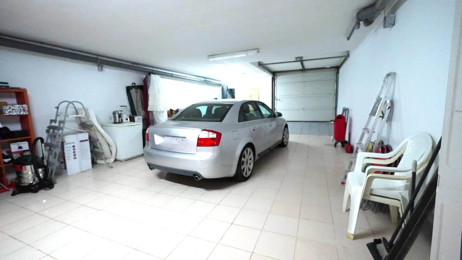Parkplatz von Einfamilien-Reihenhaus zum Verkauf in Agüimes mit Terrasse