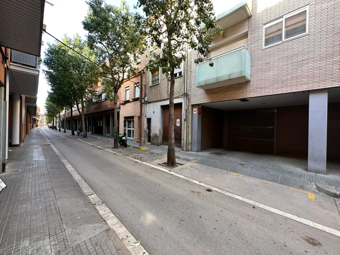 Außenansicht von Garage zur Miete in Cornellà de Llobregat