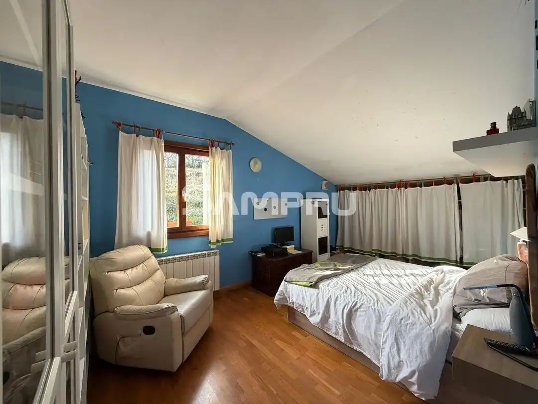 Habitación de Casa adosada en venta en Bergara con Calefacción, Jardín privado y Trastero