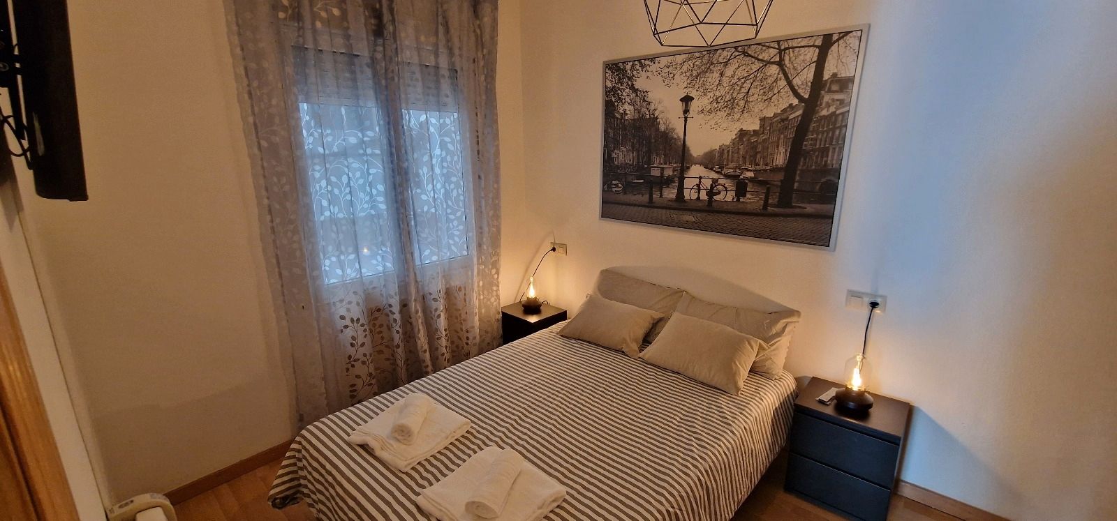 Dormitori de Pis en venda en Oviedo  amb Calefacció, Terrassa i Moblat