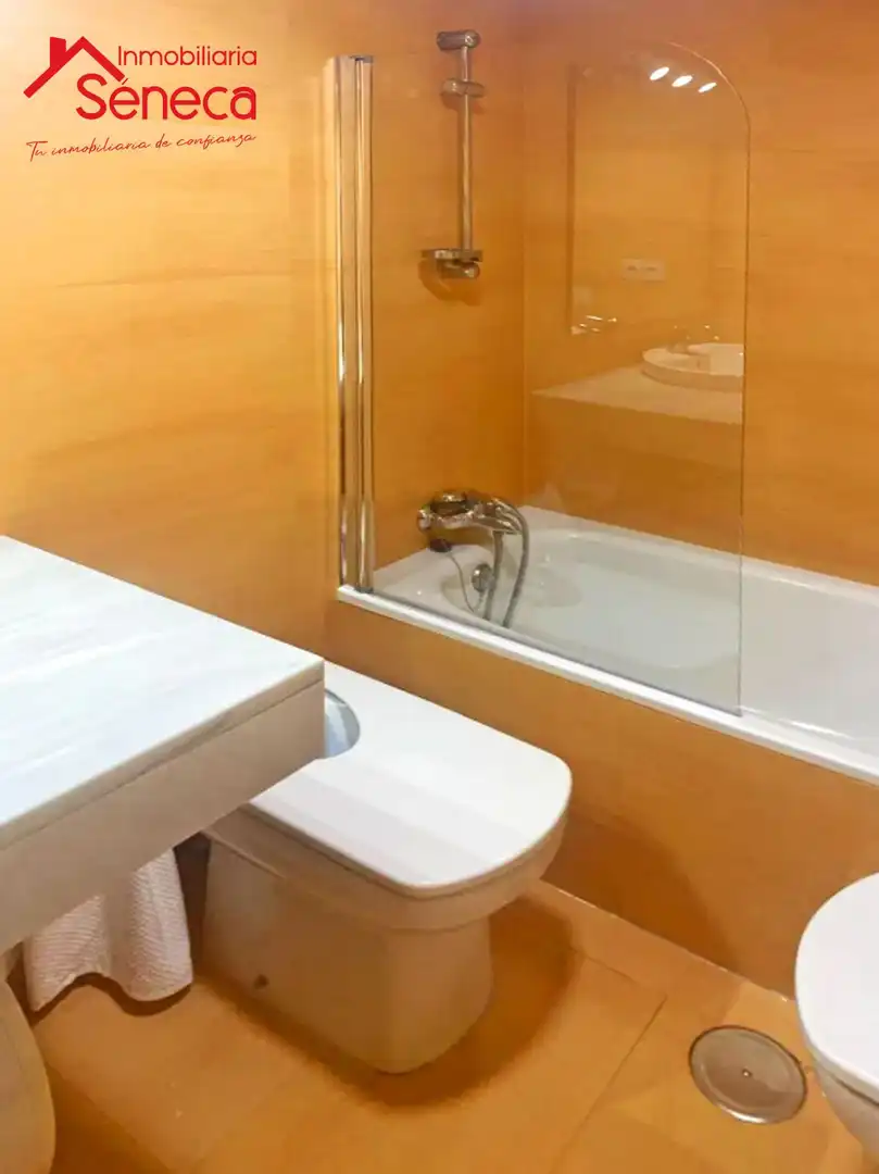 Badezimmer von Wohnung zum Verkauf in Córdoba mit Klimaanlage, Heizung und Terrasse