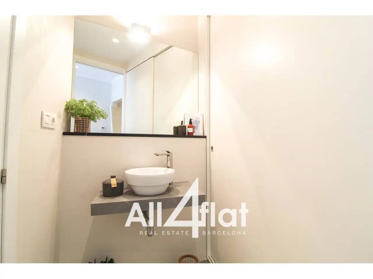 Badezimmer von Wohnungen zum Verkauf in Barcelona mit Klimaanlage, Heizung und Terrasse