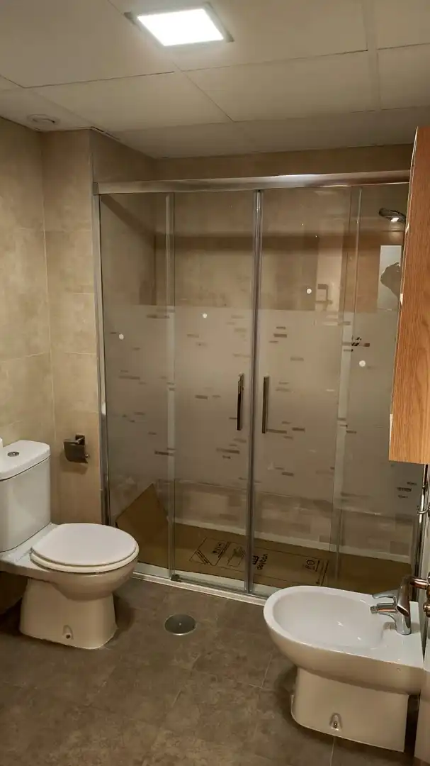 Bany de Pis de lloguer en Motril amb Aire condicionat, Calefacció i Parquet
