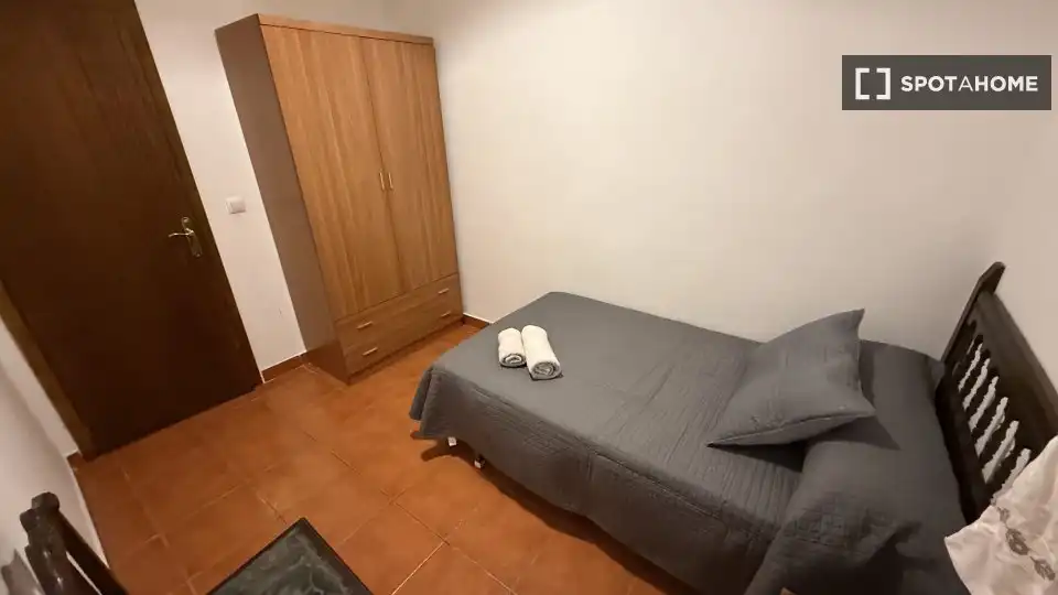 Habitación de Piso de alquiler en Sagunto / Sagunt con Aire acondicionado, Calefacción y Amueblado