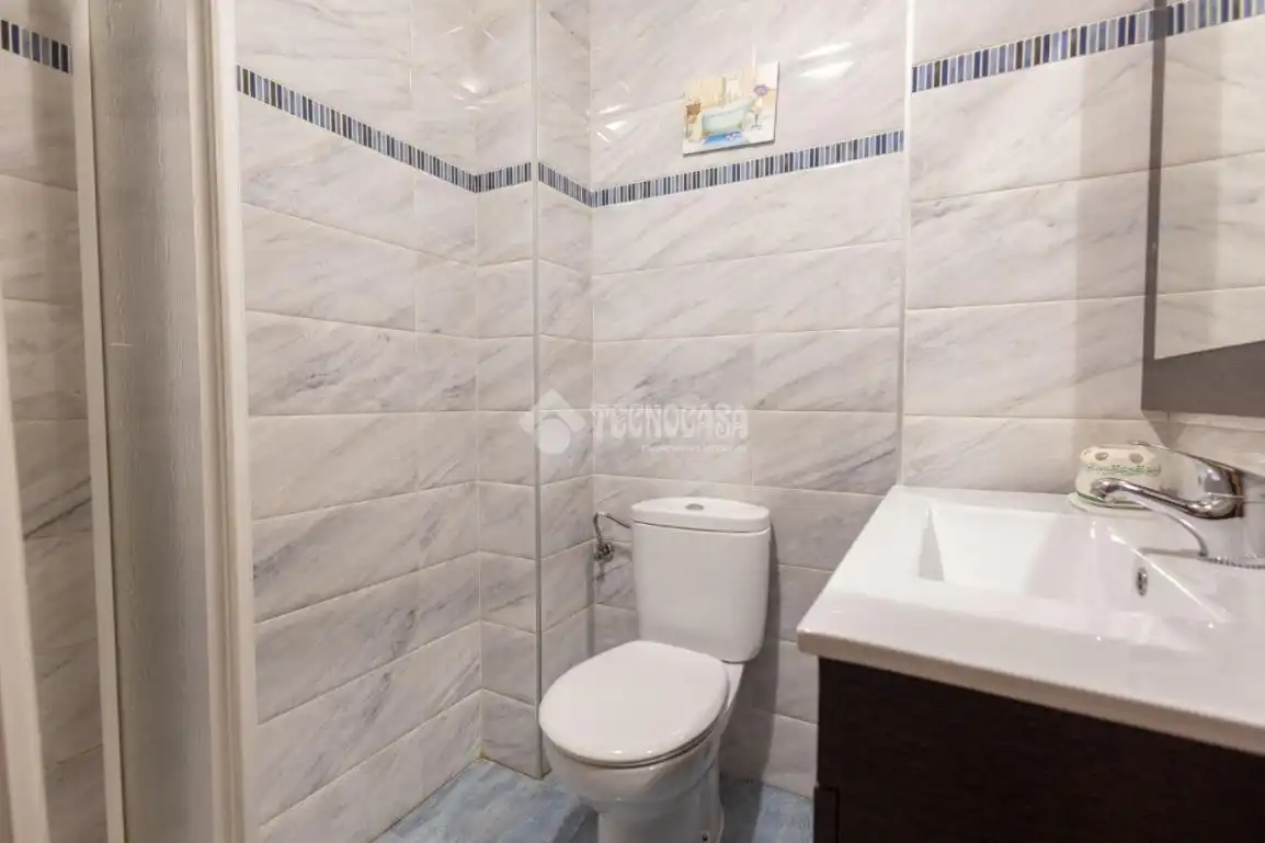 Badezimmer von Wohnung zur Miete in Garrido