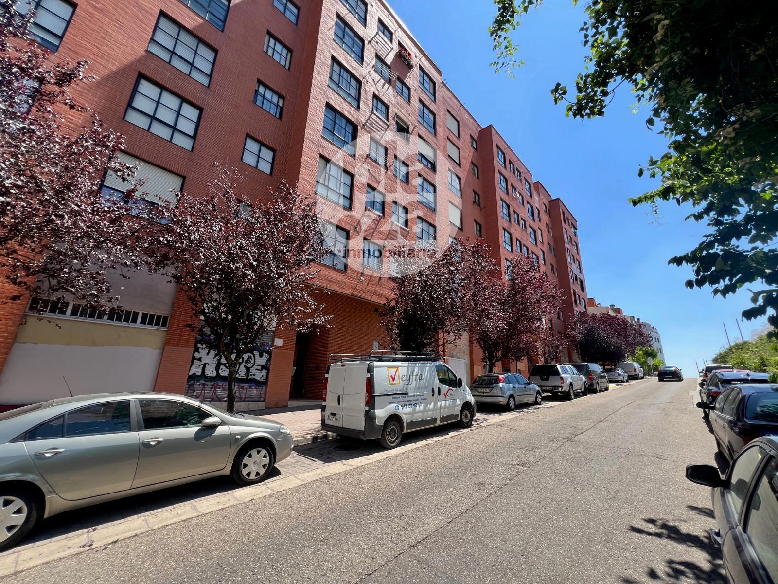 Vista exterior de Piso de alquiler en Burgos Capital con Calefacción