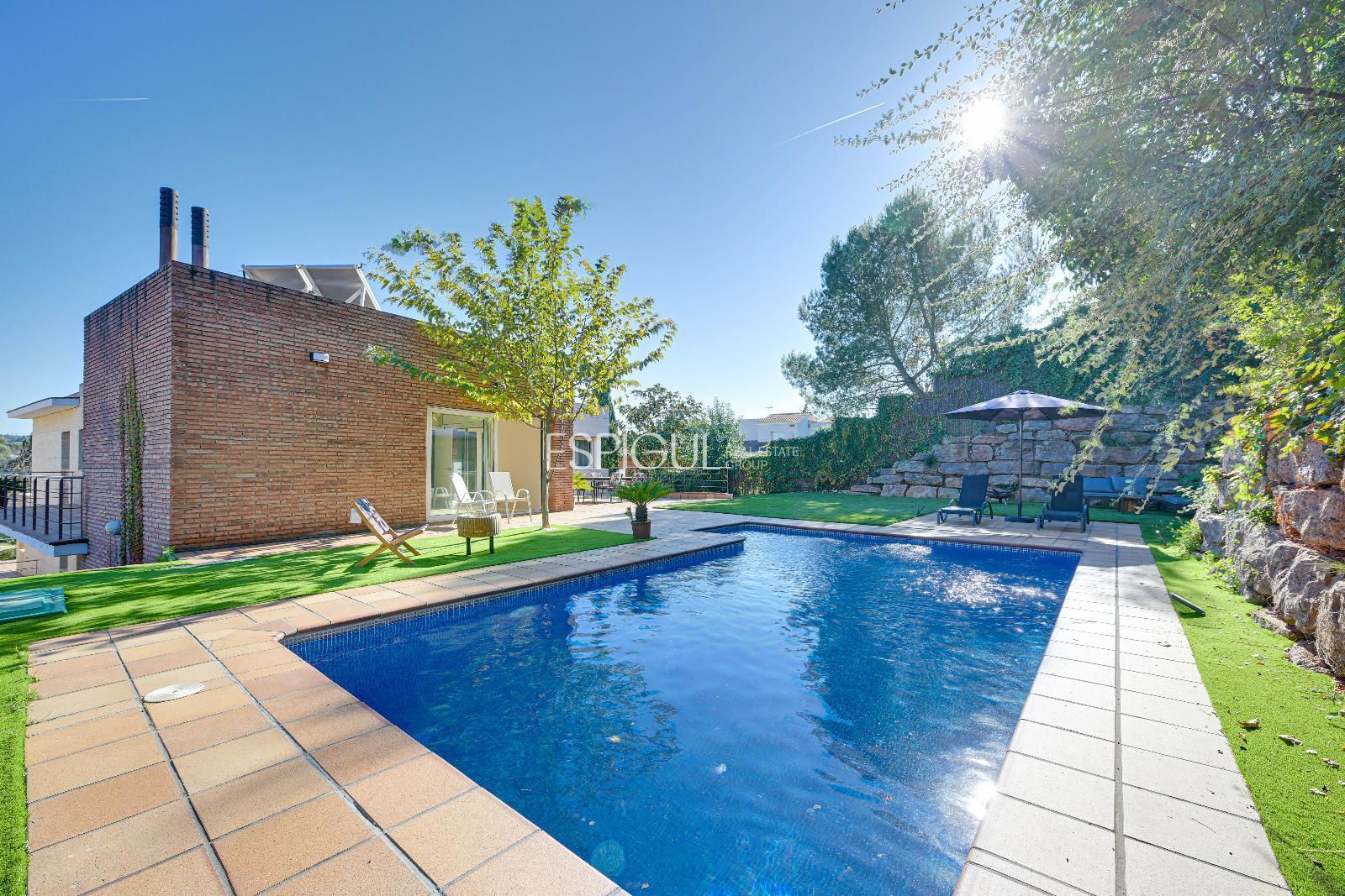 Jardí de Casa o xalet en venda en Sant Cugat del Vallès amb Parquet, Traster i Piscina