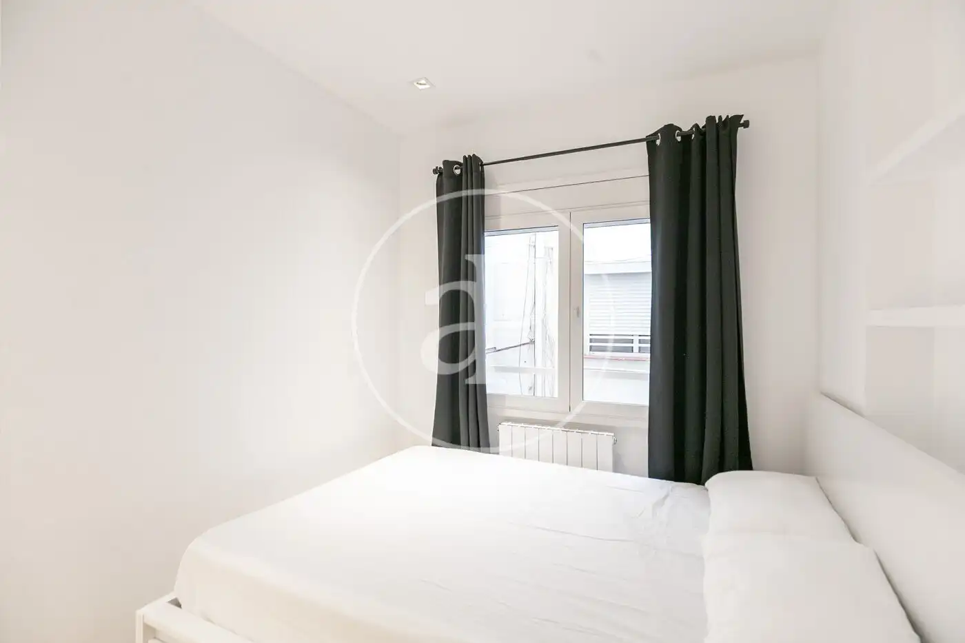 Schlafzimmer von Wohnung zum Verkauf in Barcelona mit Klimaanlage, Heizung und Terrasse