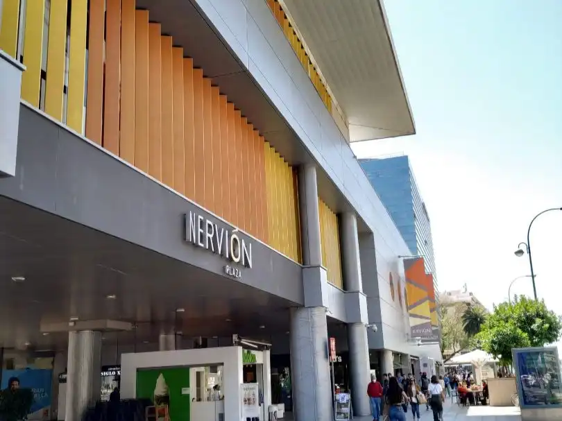 Vista exterior de Garatge en venda en Nervión