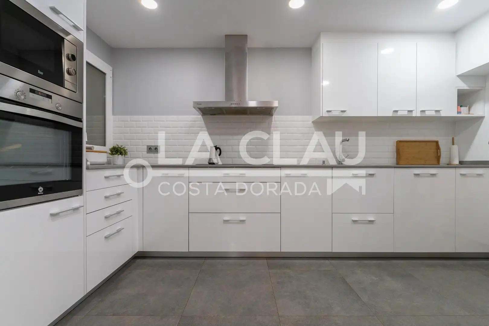 Kitchen of Flat for sale in Tarragona  with Heating, Oven and Microwave