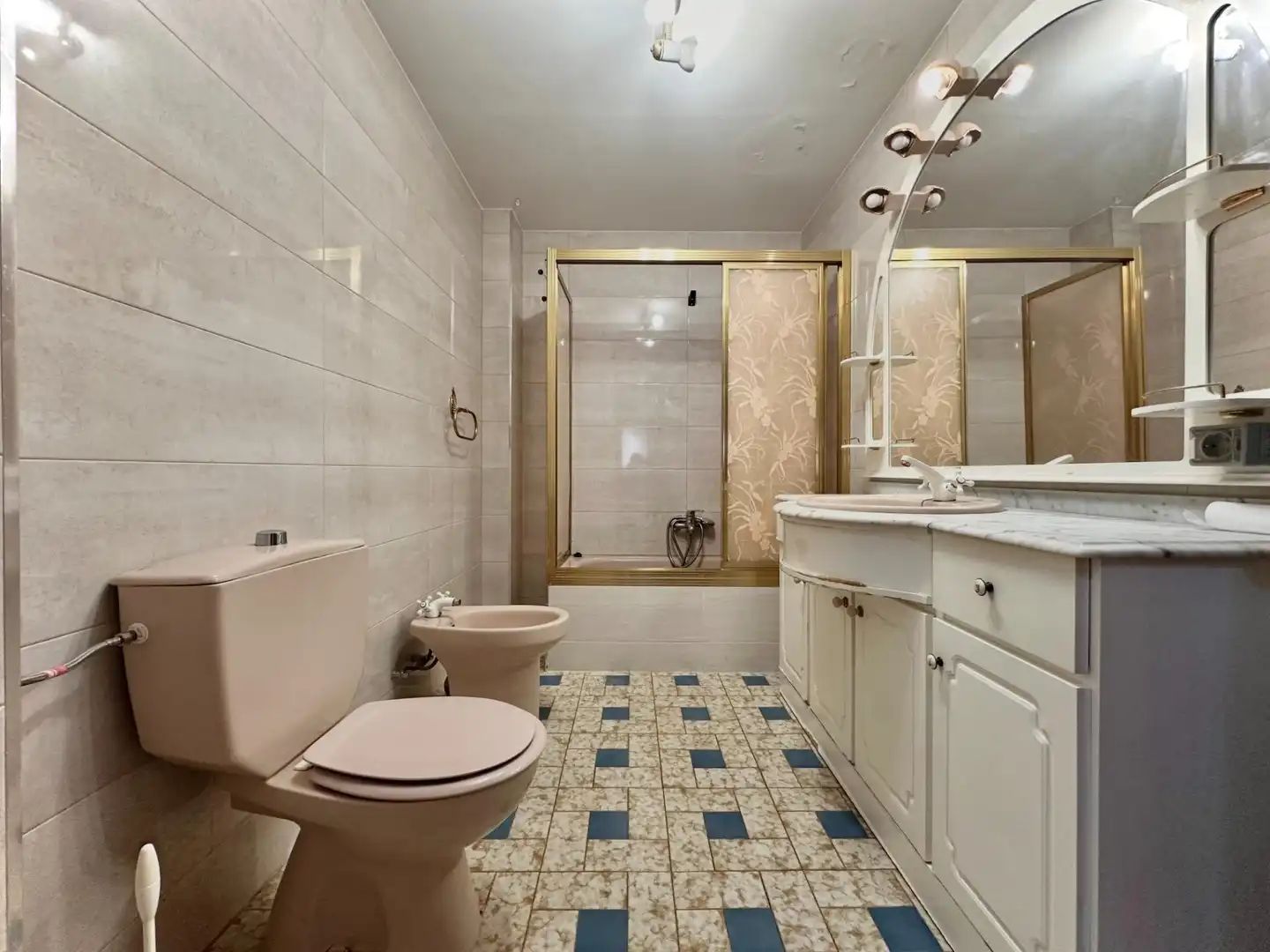 Baño de Piso en venta en Granada con Aire acondicionado, Calefacción y Terraza