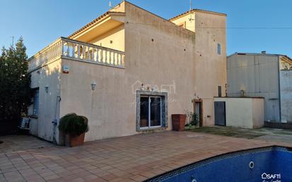 Exterior view of Single-family semi-detached for sale in Empuriabrava  with Terrace and Swimming Pool