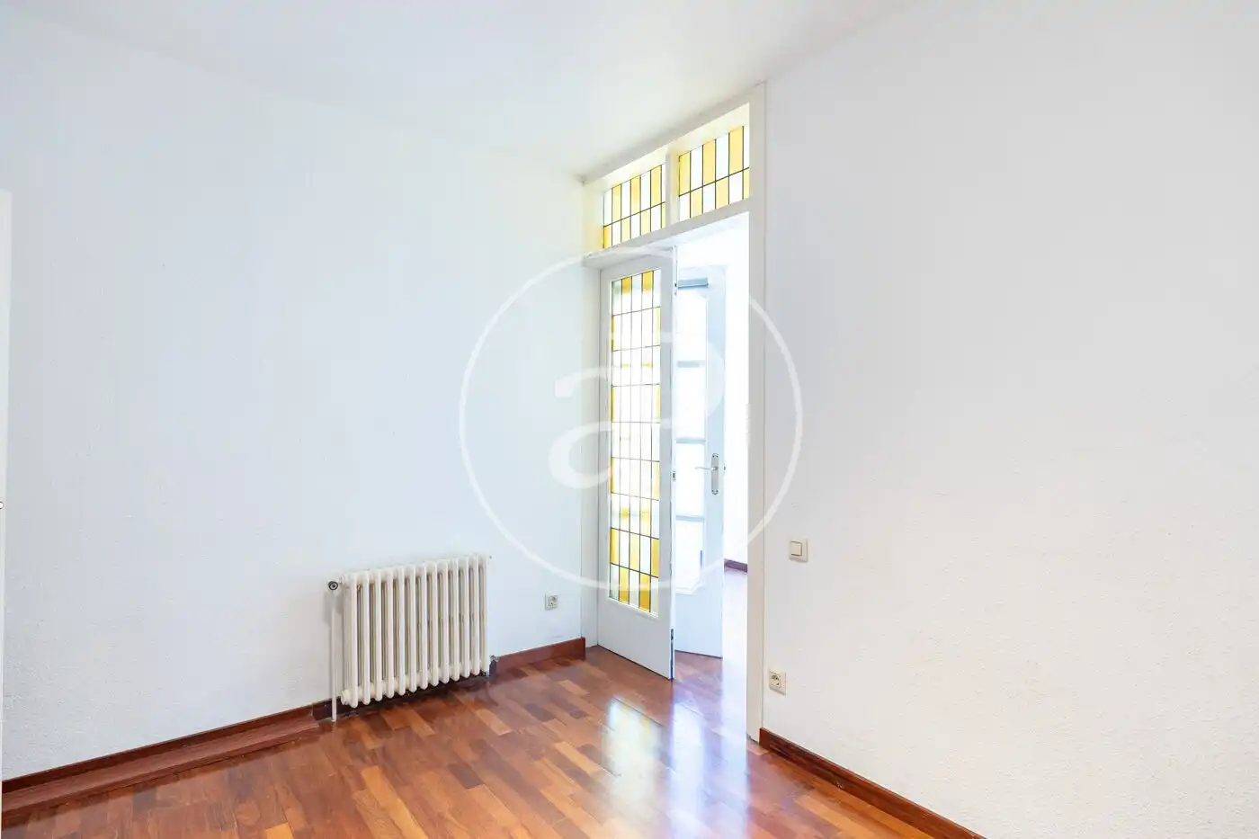 Wohnung zum Verkauf in Barcelona mit Heizung und Privatgarten